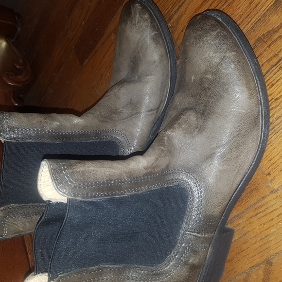 Frye Carson chelsea boots - Picture 9 of 10